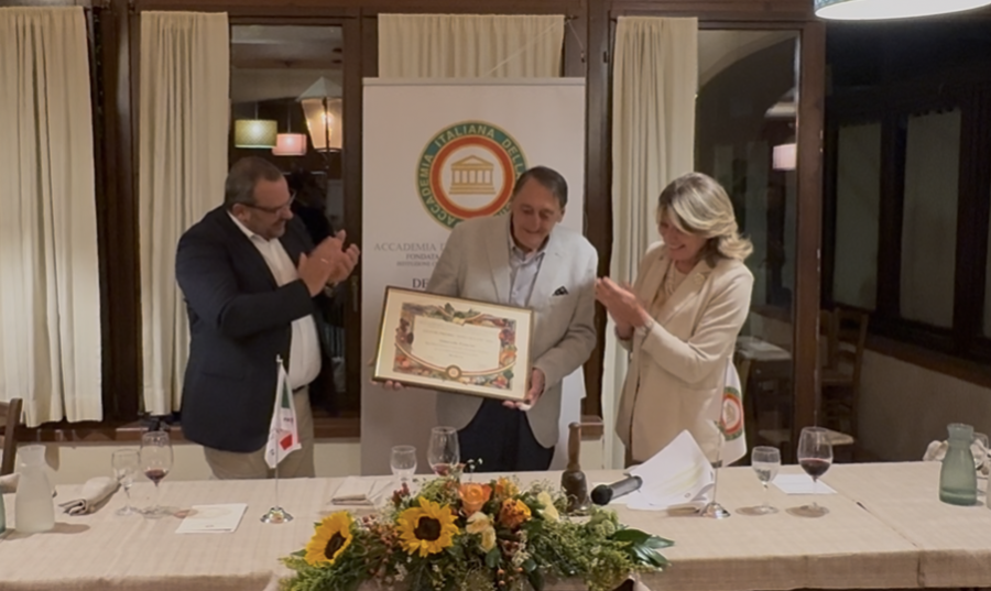 Da Sinistra il sindaco di Dicomano Massimiliano Amato, Giancarlo Francini e la presidente Monica Sforzini